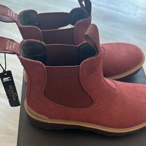 Sorel Chelsea Boot 9.5 NWT